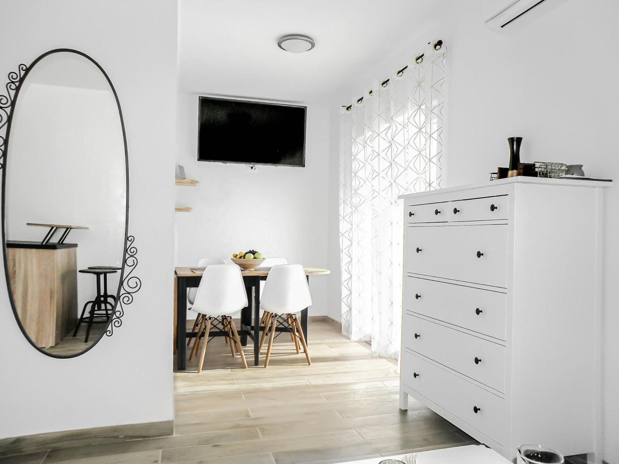 Apartamento With Terrace And Free Parking - Nearby